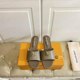 Picture of Louis Vuitton Slippers _SKULVsz35-40Y0120428
